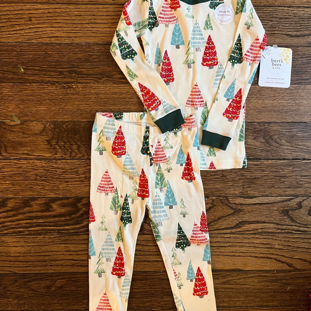 Bert’s Bees NWT Toddler 3T holiday pajamas Whimsical woods.